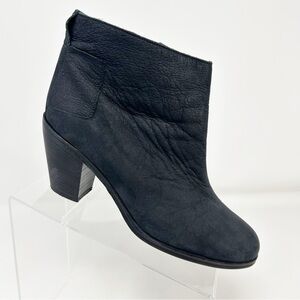 Humanoid Pull On Black Leather Heeled Ankle Boots Size 40 (US Size 9.5)